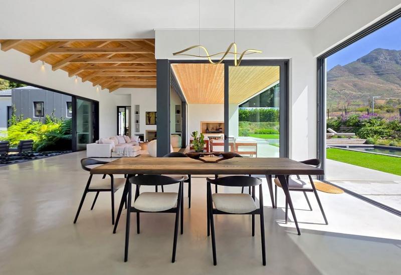 4 Bedroom Property for Sale in Zwaanswyk Western Cape